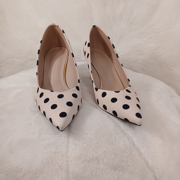 Polka Dot Pumps With A Clear Plastic Heel Tip, Size 40 Is US Size 9 - Picture 9 of 10